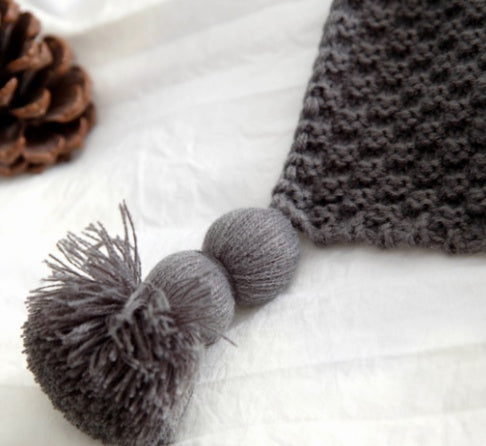 Manta nórdica de malha em acrílico com franjas – moderna e macia com um toque de lã, ideal para sofá e escritório.
