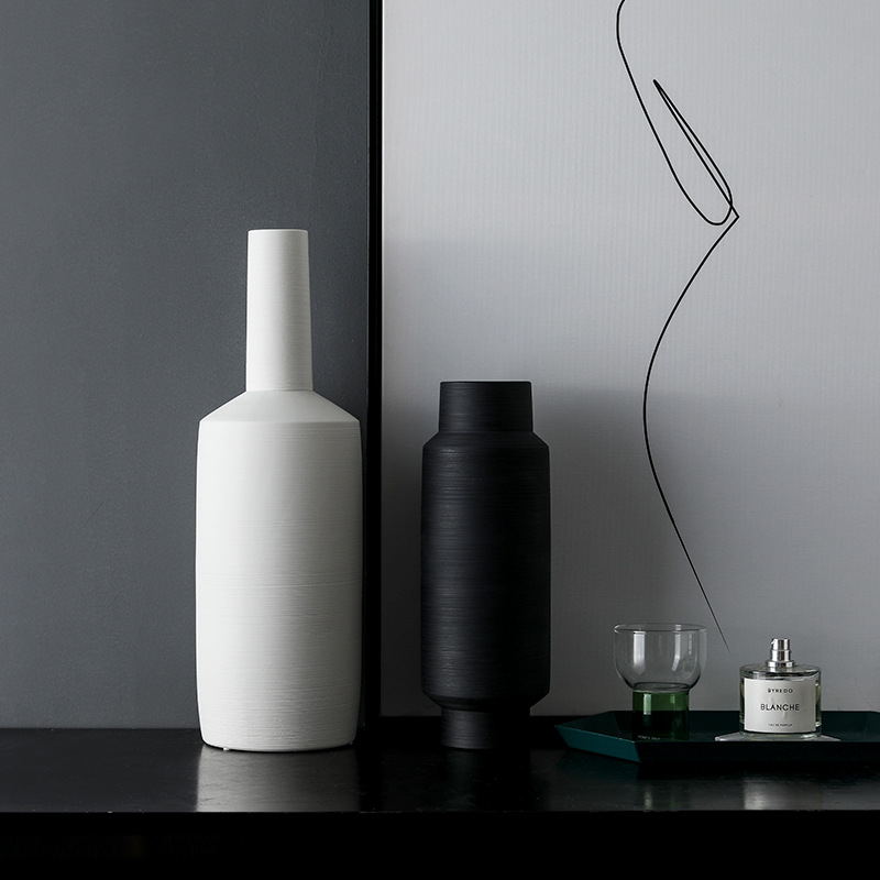 Nordic Ceramic Vase – Elegant Wire-Drawing Design for Modern Home Décor