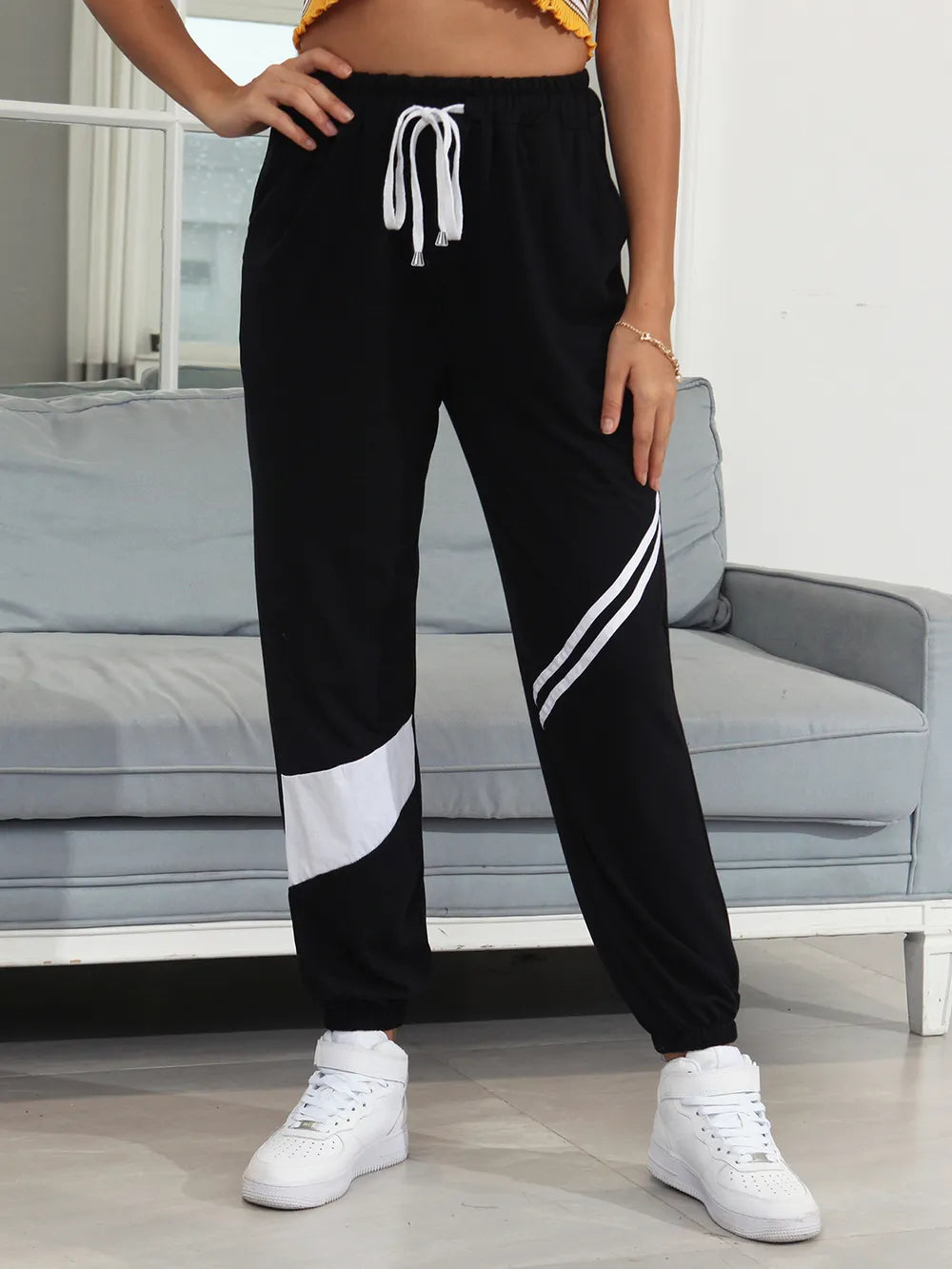 Drawstring Contrast Joggers with Pockets – Comfortable & Stylish Everyday Wear