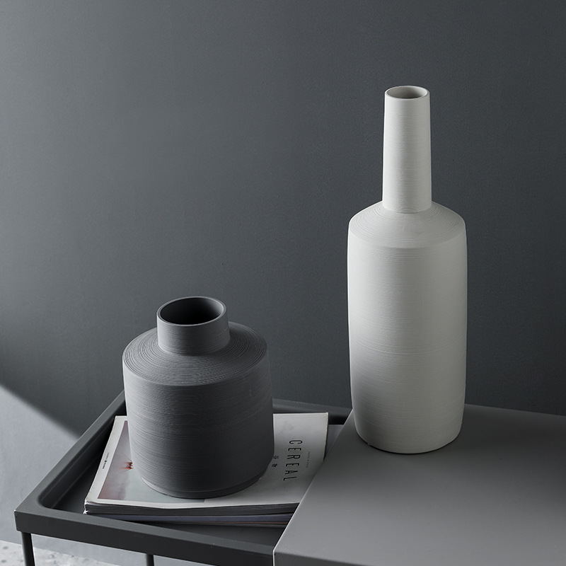 Nordic Ceramic Vase – Elegant Wire-Drawing Design for Modern Home Décor