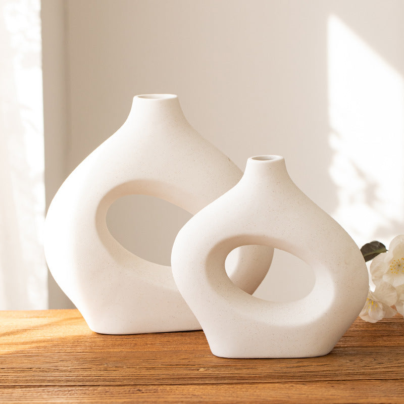 Vaso circular moderno em cerâmica – peça artesanal minimalista para decoração de casa.