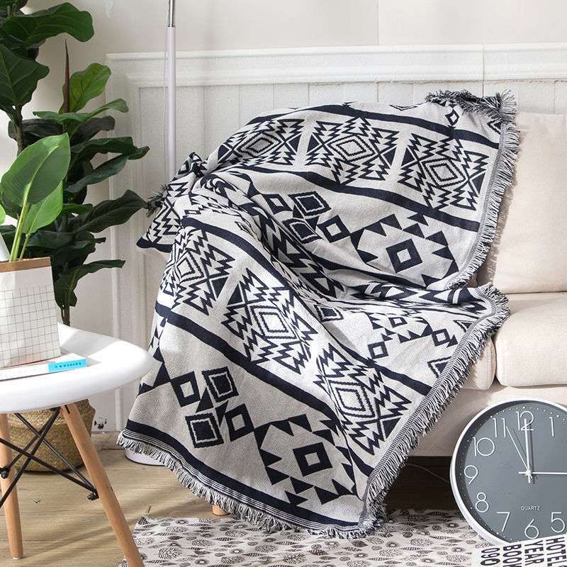 Geometric Cotton Blanket Throw – Soft & Breathable Comforter