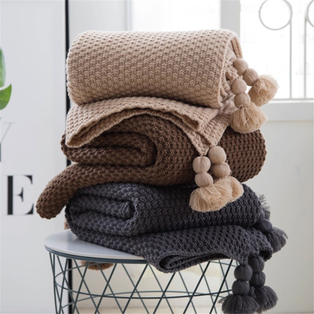 Manta nórdica de malha em acrílico com franjas – moderna e macia com um toque de lã, ideal para sofá e escritório.