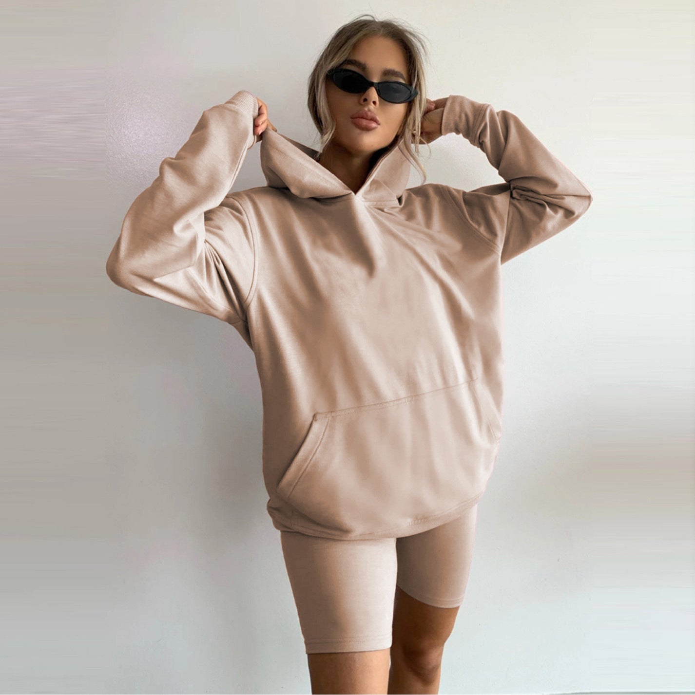 Two-Piece Women’s Sportswear Set – Long Sleeve Top & High-Waist Shorts, Casual Gym & Leisure Outfit