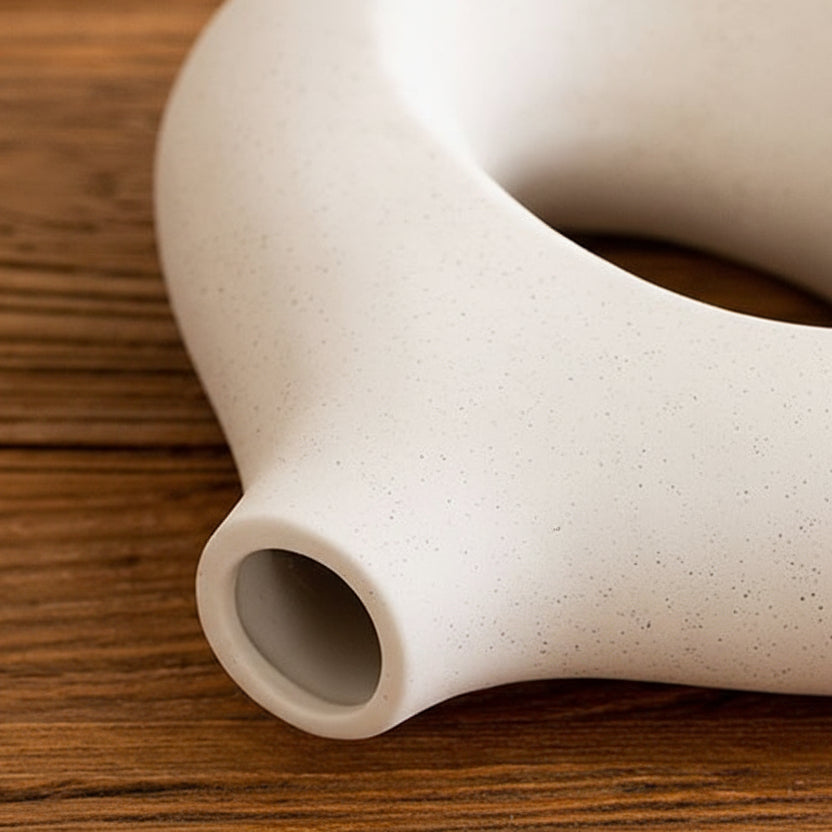Vaso circular moderno em cerâmica – peça artesanal minimalista para decoração de casa.